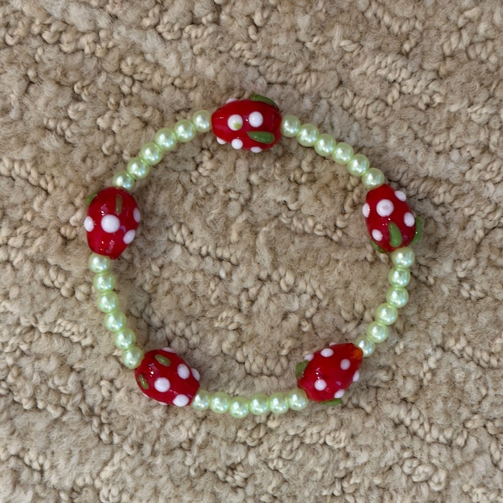 Les Miss NYC strawberry stretch bracelet